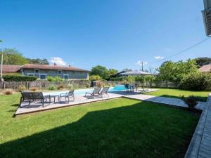 Maisons de vacances Villa charmante pour 9 avec piscine chauffee : photos des chambres