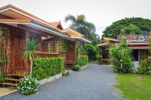 ครัวบ้านไม้สักโฮมสเตย์ เขาวงพระจันทร์