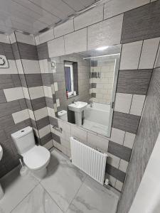 Very cosy 3 bedroom house close to city