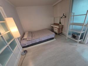 Peace house OPEN Mart, Traders 3 minutes on foot 15 pyeong entire house room 2,Living room 1, Toilet 1, TV