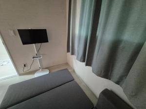 Peace house OPEN Mart, Traders 3 minutes on foot 15 pyeong entire house room 2,Living room 1, Toilet 1, TV