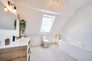 Maisons de vacances Maison pour 6 avec jardin a 500 m de la plage : photos des chambres