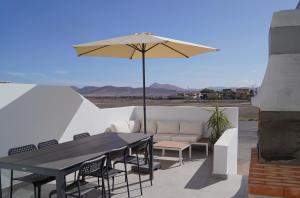 Casa Fuerteremote - new and modern house with office & pool in Corralejo