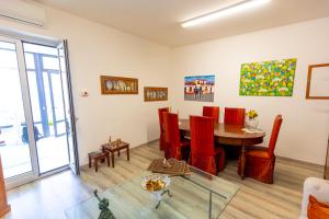 Intro art music house