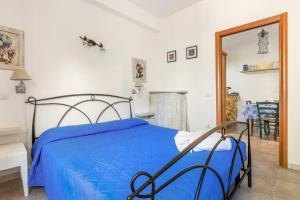 GuestHost Bright Apartment with private parking img1