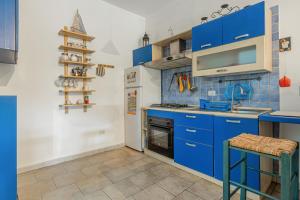 GuestHost Bright Apartment with private parking img8