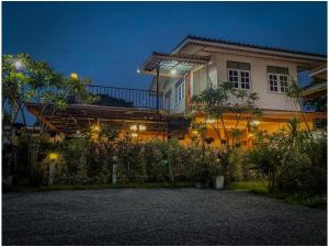 ครัวบ้านไม้สักโฮมสเตย์ เขาวงพระจันทร์