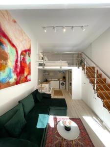 Green Cozy Home City Center by PikHost