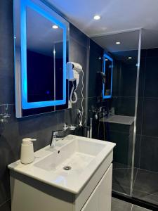 Green Cozy Home City Center by PikHost