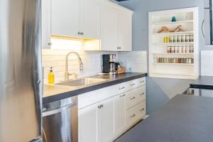 Glass House retreat on scenic Bogue Falaya river