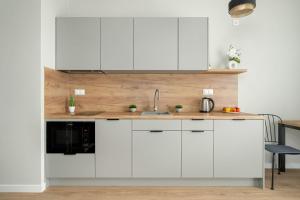 Nowoczesne Studio Very Berry w Poznaniu z Parkingiem by Noclegi Renters