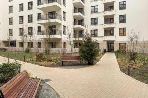 Nowoczesne Studio Very Berry w Poznaniu z Parkingiem by Noclegi Renters