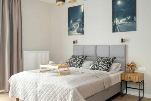 Nowoczesne Studio Very Berry w Poznaniu z Parkingiem by Noclegi Renters