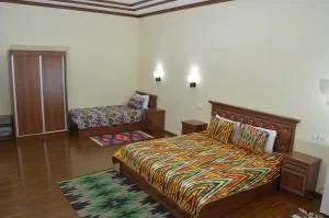 East Star Khiva - Bŭston