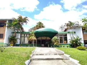 OYO Del Verde Hotel - 伊塔尼亚恩