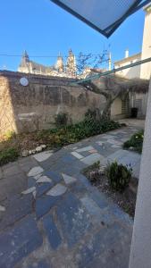 Au pied de la Basilique de Saint Nicolas de port