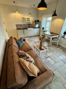 Oolt Huus I exklusives Wohnen im denkmalgeschützten Reetdachhaus - Langen