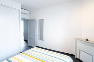 Bright and modern 2 BR in the heart of Antibes!