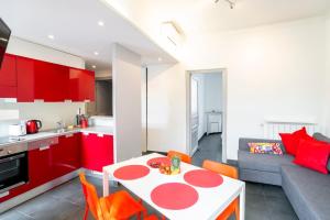 Bright and modern 2 BR in the heart of Antibes!