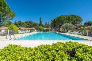 Provençal stone T3 cottage in a tourist residence