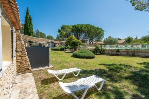 Maisons de vacances Provencal stone T3 cottage in a tourist residence : photos des chambres