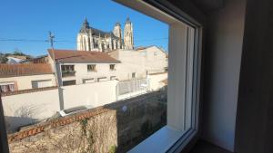 En face de la Basilique de Saint Nicolas-de-Port