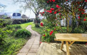 Maisons de vacances 3 Bedroom Stunning Home In Plougasnou : photos des chambres