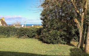 Maisons de vacances 3 Bedroom Stunning Home In Plougasnou : photos des chambres