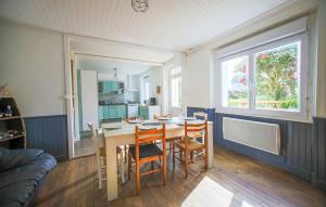 3 Bedroom Stunning Home In Plougasnou