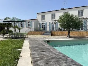 Villa rénovée à Cholet avec piscine privée et vue sur le lac, idéale pour 15 personnes - FR-1-622-105 - 勒皮圣博内