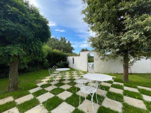 Villa rénovée à Cholet avec piscine privée et vue sur le lac, idéale pour 15 personnes - FR-1-622-105