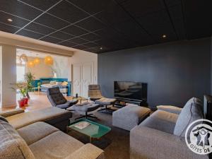 Maisons de vacances Villa renovee a Cholet avec piscine privee et vue sur le lac, ideale pour 15 personnes - FR-1-622-105 : photos des chambres
