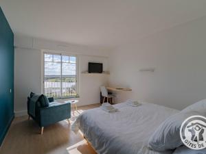 Maisons de vacances Villa renovee a Cholet avec piscine privee et vue sur le lac, ideale pour 15 personnes - FR-1-622-105 : photos des chambres