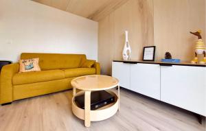 2 Bedroom Beautiful Home In Ambon