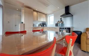 Maisons de vacances 2 Bedroom Beautiful Home In Ambon : photos des chambres