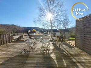 Appartements La Maison Bleue, village vacances, piscine, parking : photos des chambres
