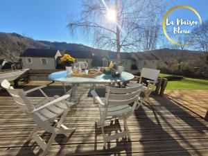Appartements La Maison Bleue, village vacances, piscine, parking : photos des chambres