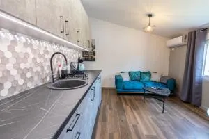 Modern apartment in a quiet area near the Airport - Golubovci