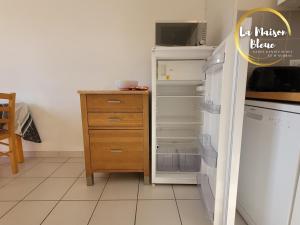 Appartements La Maison Bleue, village vacances, piscine, parking : photos des chambres