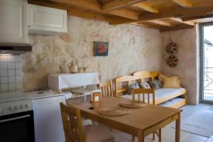 Stone House with loft in Heraklion historical centre