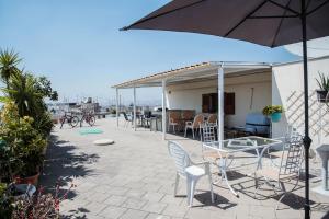 No7 Theo Homeybee Exarcheia