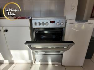 Appartements La Maison Bleue, village vacances, piscine, parking : photos des chambres