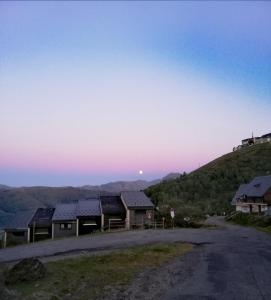 Appartements Les Chalets de Mel : Appartement 3 Chambres avec Vue sur la Montagne