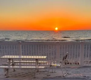 Updated Ocean View Condo Steps from the Beach, Stunning Sunsets & Gulf Swims Await - إنديان روكس بيتش