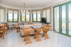 Fagias Luxury Apartment, by ZanteWize