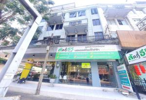 OYO 75465 Lucky Hostel - Huai Khwang