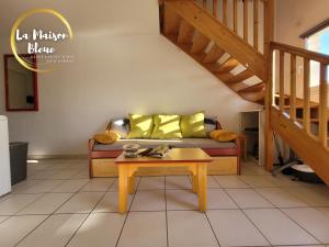 Appartements La Maison Bleue, village vacances, piscine, parking : photos des chambres
