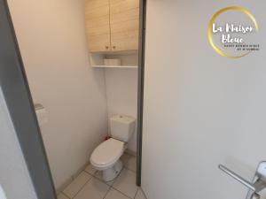 Appartements La Maison Bleue, village vacances, piscine, parking : photos des chambres