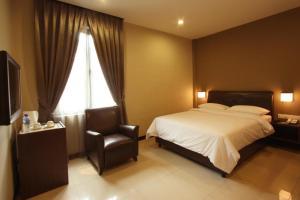 Capital O Rail Hotel