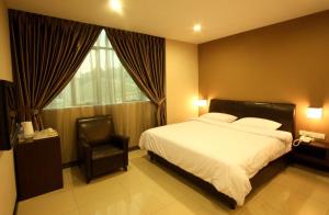 Capital O Rail Hotel